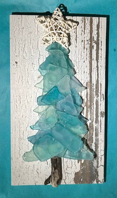 Shabby Plank Seaglass Tree Wicker Star - 12 in